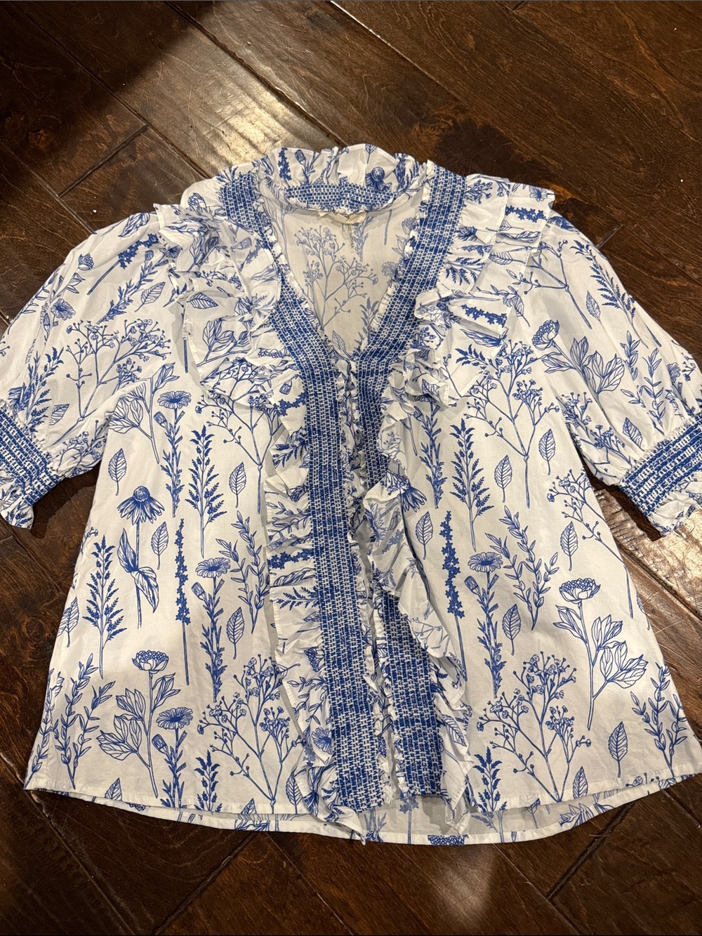 entro White and Blue Floral Ruffle Blouse